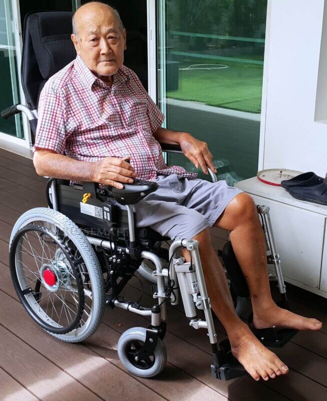 รีวิวลูกค้าใช้รถเข็นไฟฟ้าปรับเอนนอน-2